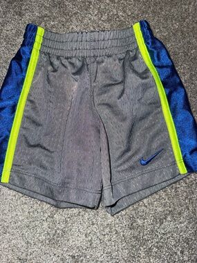 Nike 18m gym shorts